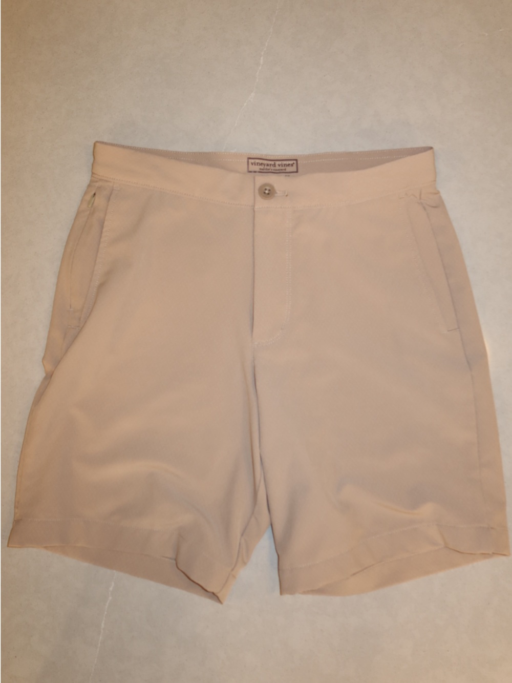 Vineyard Vines Men's Light Kakhi Flat-Front Performance Shorts